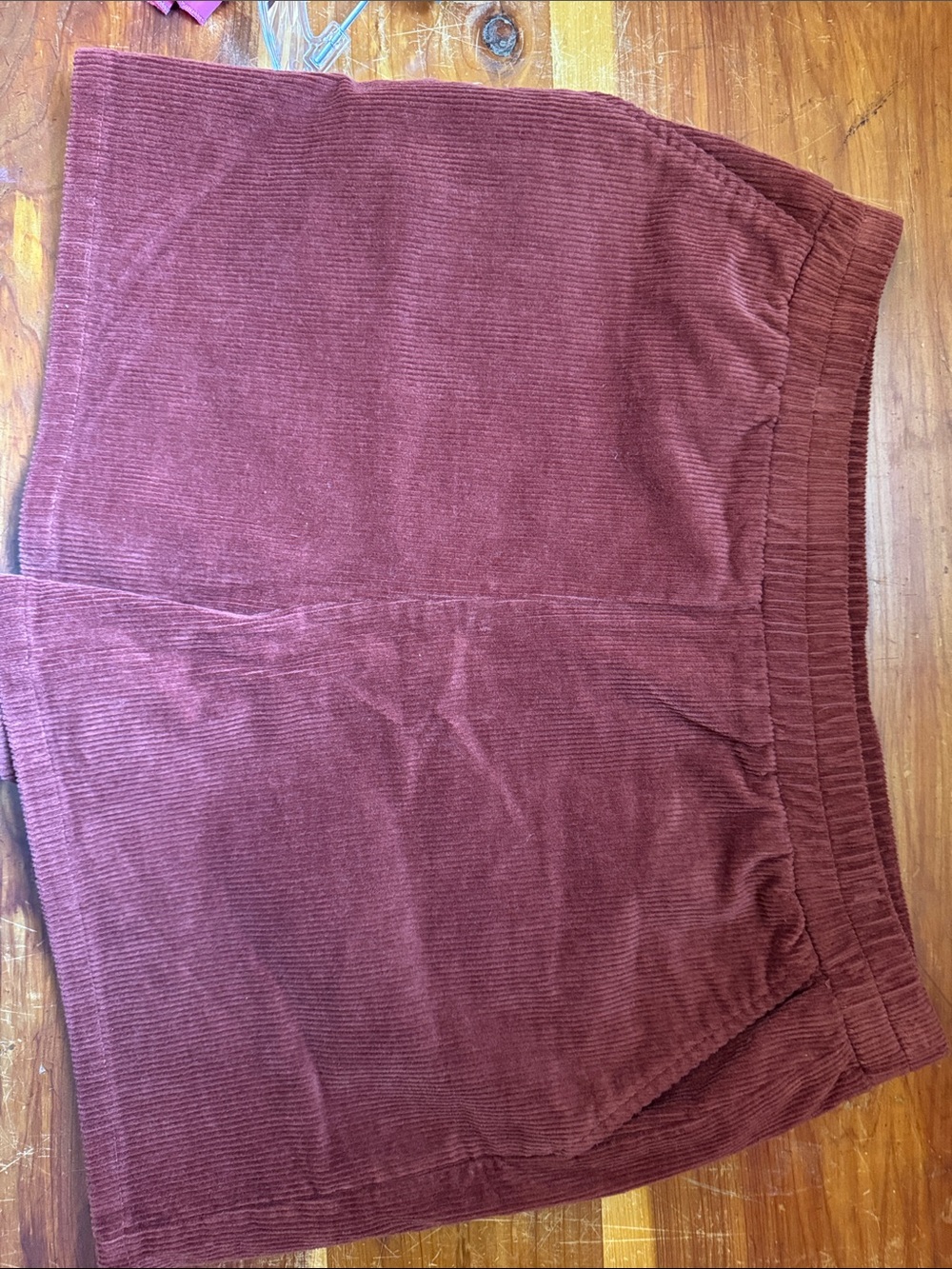 Versona Corduroy Shorts in Burgundy